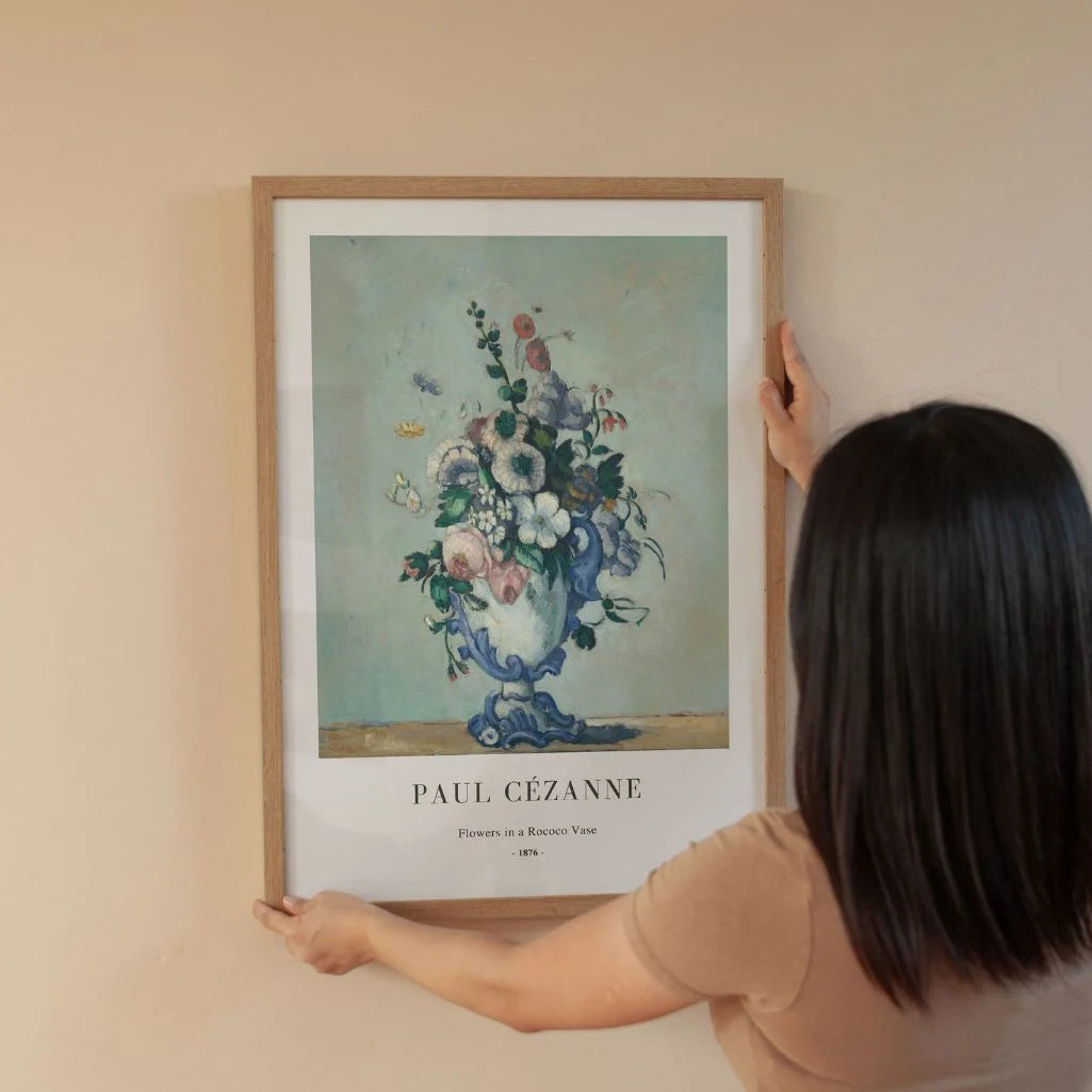 Paul Cézanne – Flores en un jarrón rococó Póster