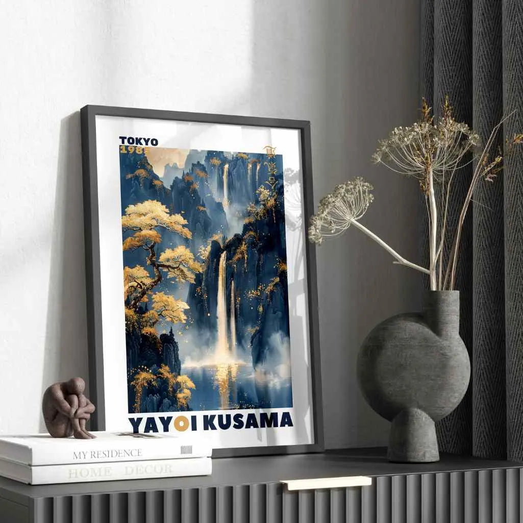 Yayoi Kusama – Póster Cascada Dorada de Montaña